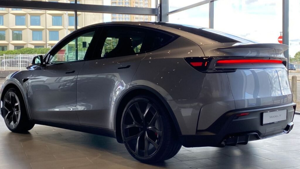 Tesla Model Y 2025